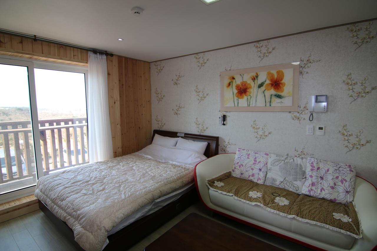 Lapaloma Pension Jeju Exterior photo